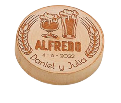 abrebotellas madera cervezas personalizado con los datos de los novios como detalle de boda